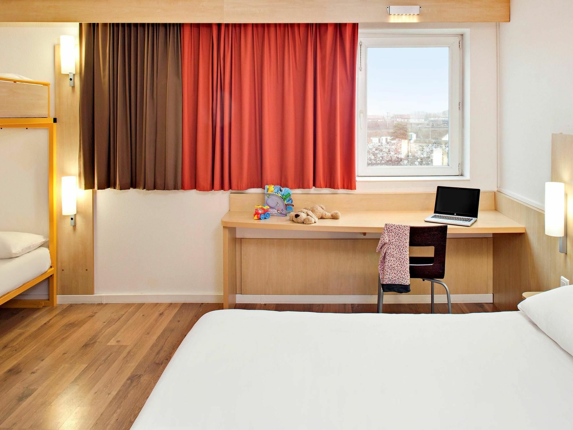 Ibis Clermont Ferrand Montferrand Hotel Exterior foto